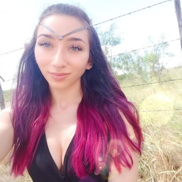 Meet your Posher, Alexis - Picture 1 of 1